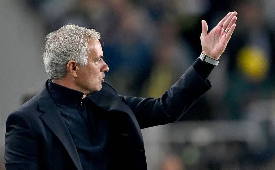 穆里尼奥解约费内巴切,欧洲转会市场掀起波澜