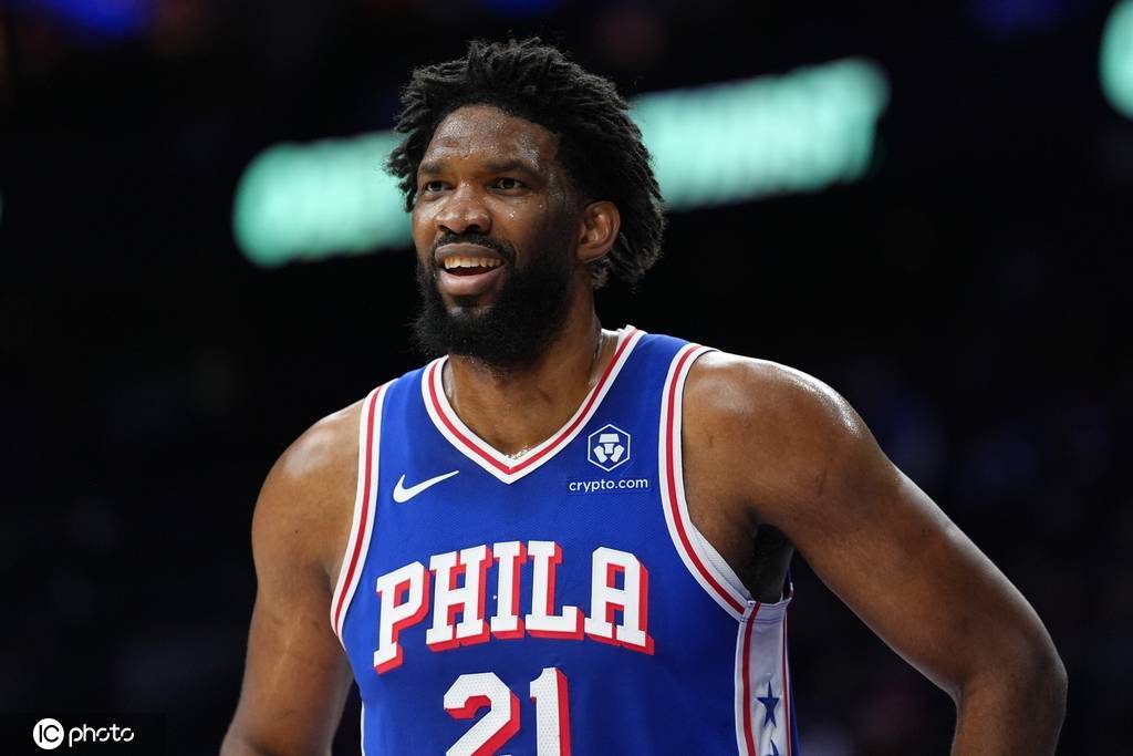 美记:恩比德在休赛期大幅减重 为新赛季做好准备