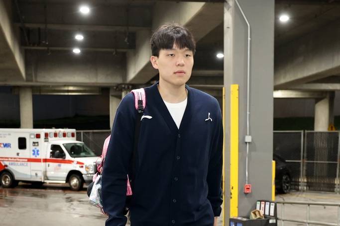 仅打62秒！杨瀚森连续两战0分 开拓者内线已不需要他？