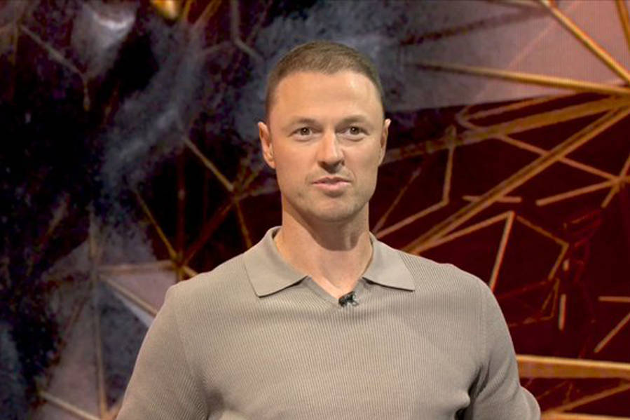 曼联官宣名宿离队,揭秘半年就辞职原因!曝拜仁5000万争红魔新帝星